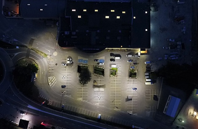 Đèn Ampera LED chiếu sáng bãi đậu xe siêu thị Super U ở Pháp